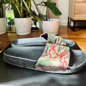 GUCCI women’s poolside slides size 6US
